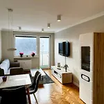 Avis Matejki Apartment